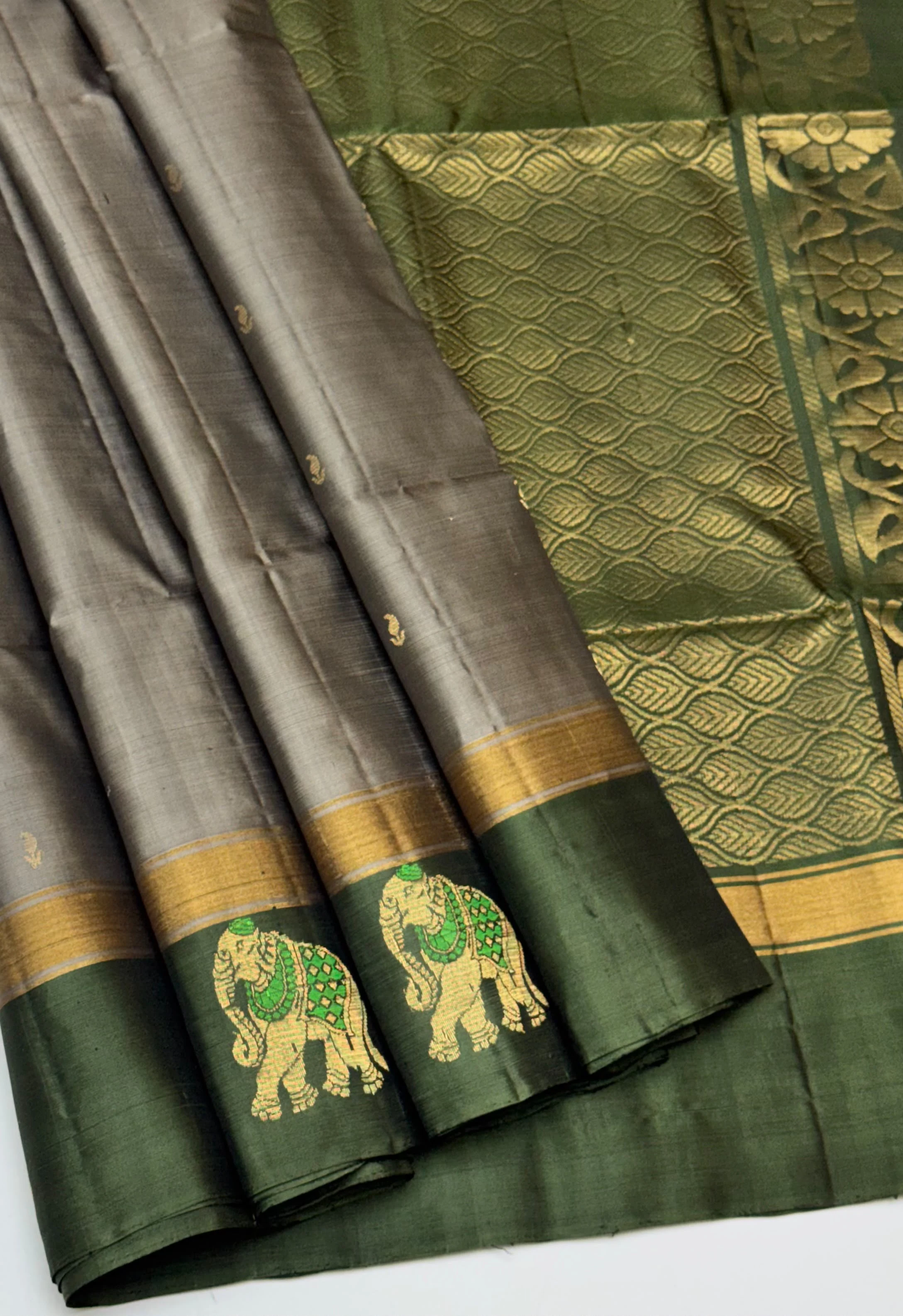 Moss Green Elephant Border and Leaf Zari Pallu Kanchipuram Silk Saree